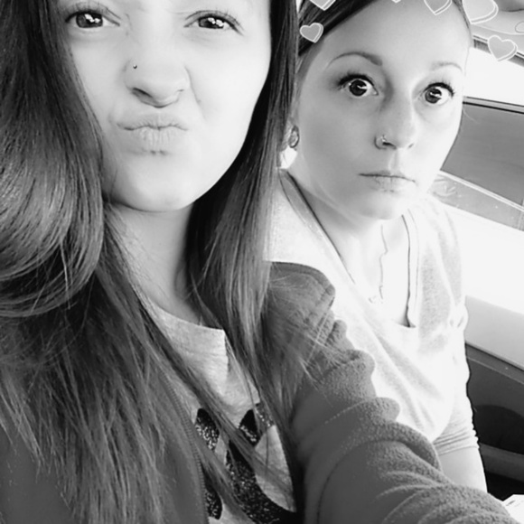 Meet your Posher, Megan - Picture 3 of 4